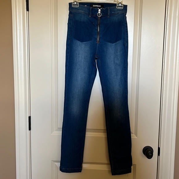 Express jeans size 4. Stretch for great comfortable fit. Front detail high waist - Picture 1 of 2